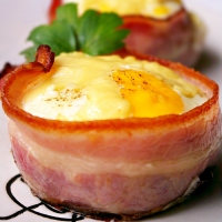 Jajko zapiekane w boczku /  Egg gratinated in bacon